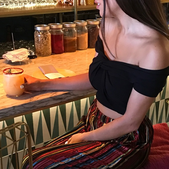 Knot Into You Crop Top - Picture 2 of 4